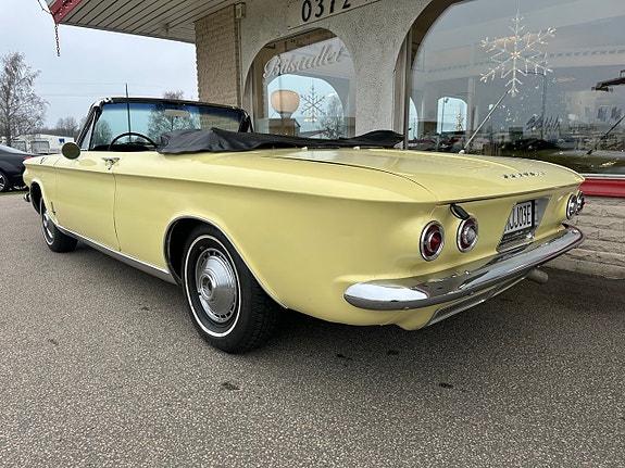 Chevrolet Corvair 3 of 17