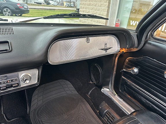 Chevrolet Corvair 15 of 17