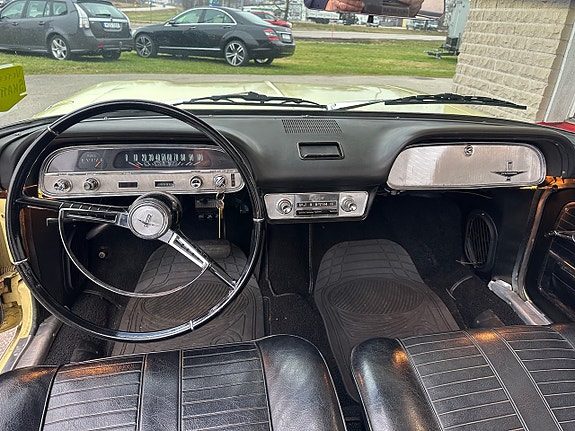 Chevrolet Corvair 5 of 17