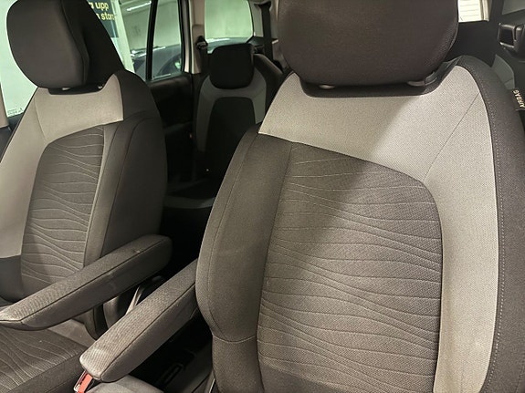 Citroen Grand C4 Picasso 9 of 23