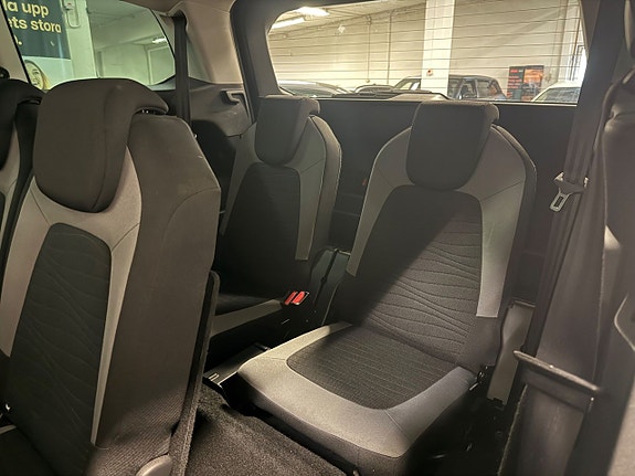 Citroen Grand C4 Picasso 17 of 23