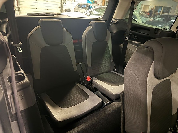 Citroen Grand C4 Picasso 19 of 23