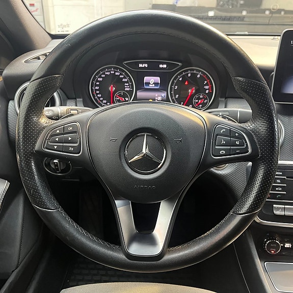 Mercedes-Benz A200 10 of 14