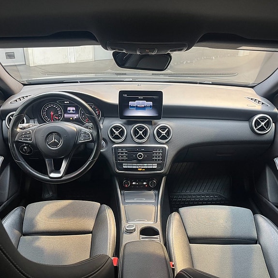 Mercedes-Benz A200 9 of 14