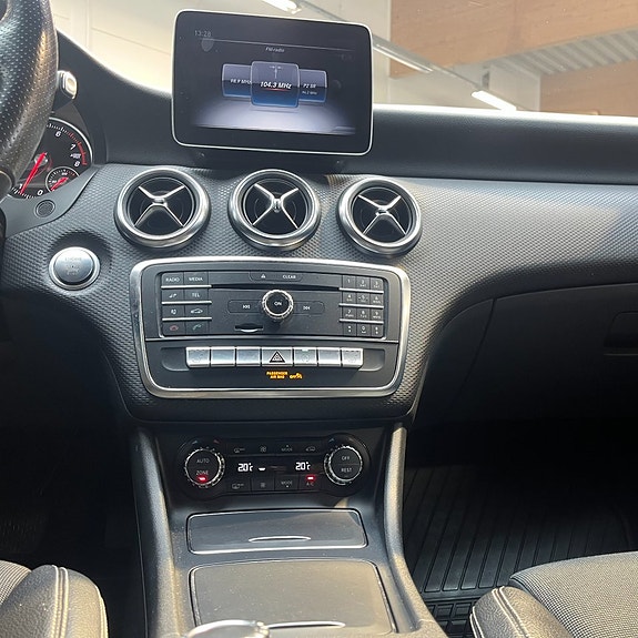 Mercedes-Benz A200 11 of 14