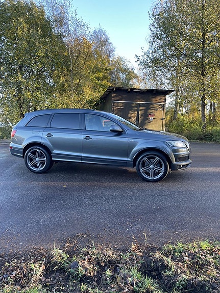 Audi Q7 4 of 5