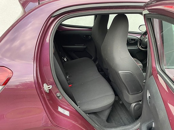 Peugeot 108 8 of 12