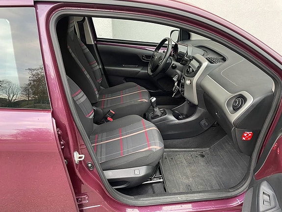 Peugeot 108 7 of 12