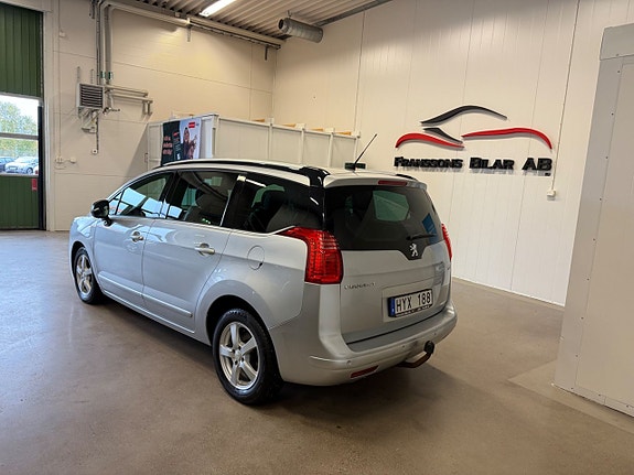 Peugeot 5008 2 of 5