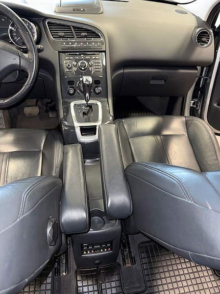 Peugeot 5008 17 of 22