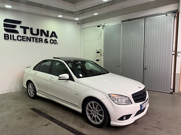 Mercedes-Benz C320 3 of 5