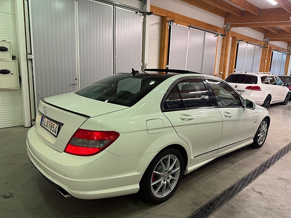 Mercedes-Benz C320 16 of 19