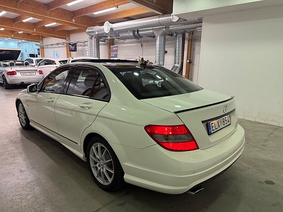 Mercedes-Benz C320 15 of 19
