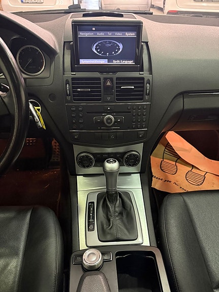 Mercedes-Benz C320 9 of 19