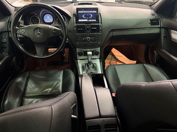 Mercedes-Benz C320 8 of 19