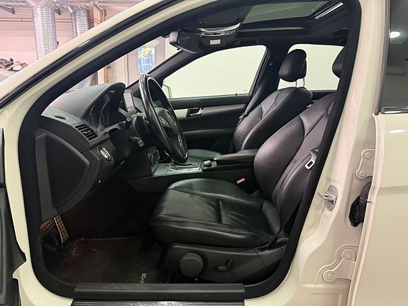 Mercedes-Benz C320 7 of 19