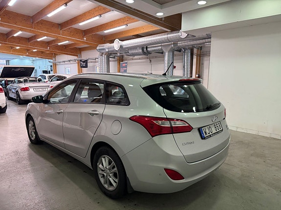 Hyundai i30 12 of 16