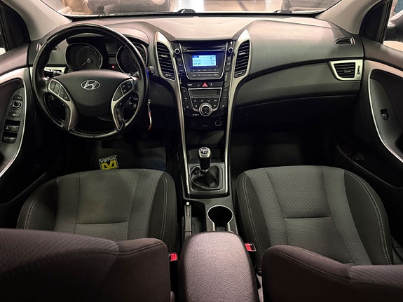 Hyundai i30 8 of 16