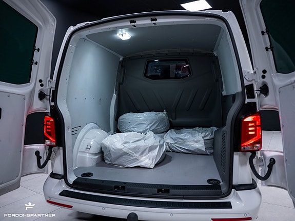 Volkswagen Transporter 12 of 27