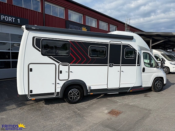 Bürstner Signature SFT 7.1 Dropdown-ALDE-ALKO-180Hk-Auto 2 of 23