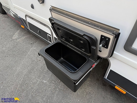 Bürstner Signature SFT 7.1 Dropdown-ALDE-ALKO-180Hk-Auto 8 of 23