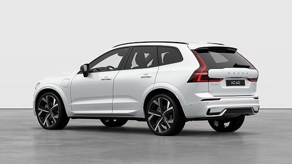 Volvo XC60 2 of 16