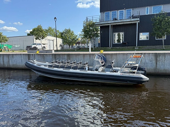 Parker 900 rib -06, 2 x Suzuki 300hk -17. Ca 285tim.