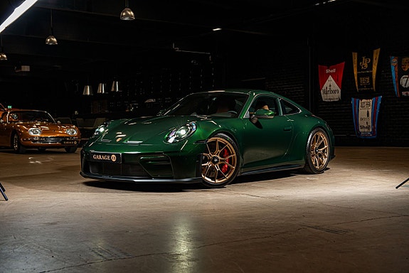 Porsche 911 2 of 5