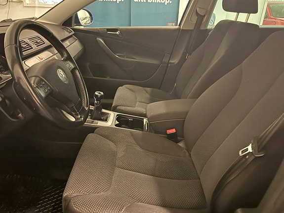 Volkswagen Passat 12 of 13
