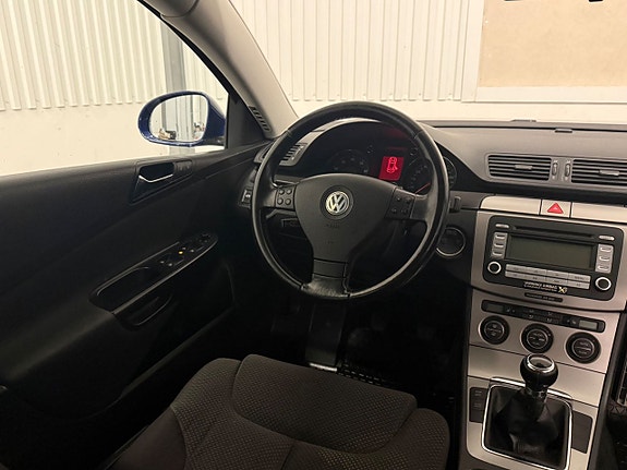 Volkswagen Passat 9 of 13