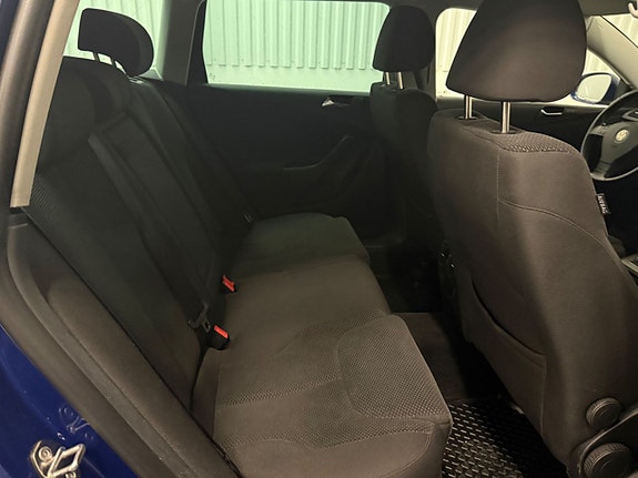 Volkswagen Passat 11 of 13