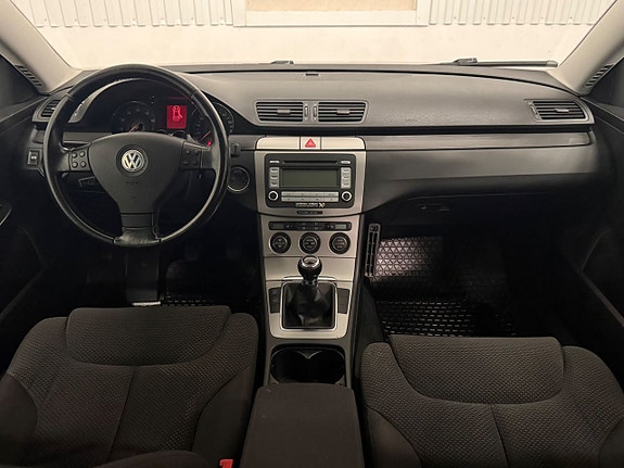 Volkswagen Passat 8 of 13