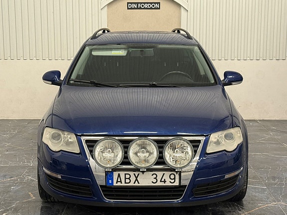 Volkswagen Passat 2 of 5