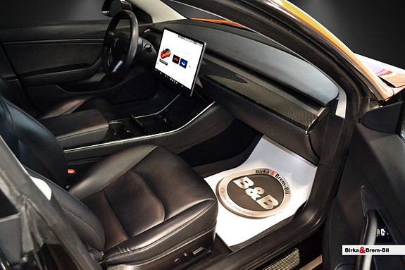 Tesla Model 3 10 of 18