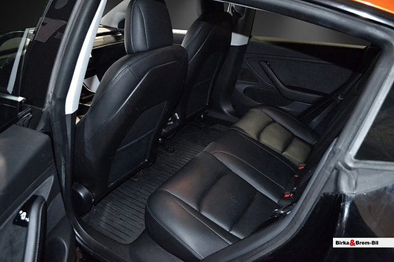 Tesla Model 3 9 of 18
