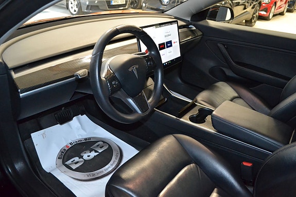 Tesla Model 3 8 of 16