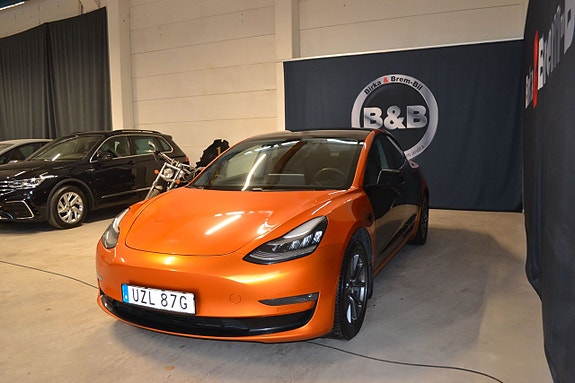 Tesla Model 3 7 of 16
