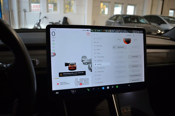 Tesla Model 3 16 of 16