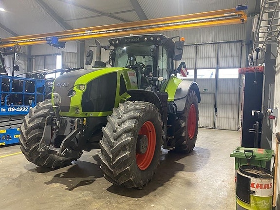 CLAAS Axion 930
