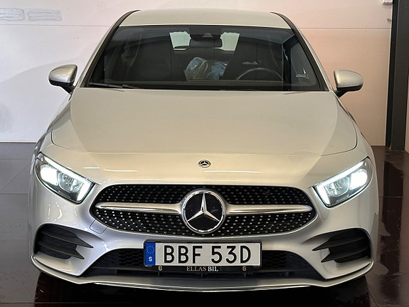 Mercedes-Benz A180 2 of 5