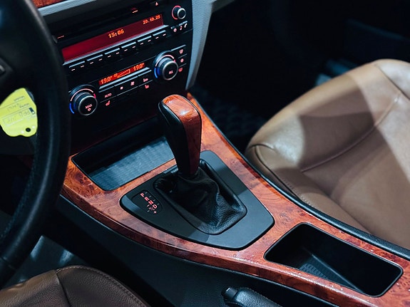 BMW 320 11 of 15