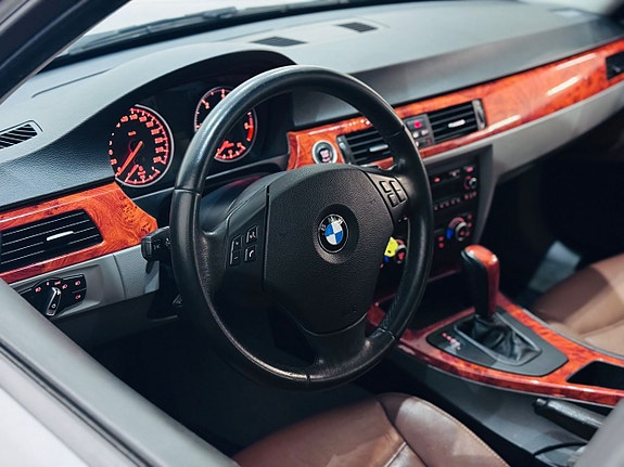 BMW 320 9 of 15