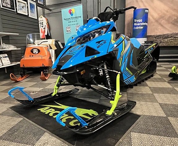 Arctic Cat  M8000 Hardcore 154" 5års Garanti  *Fri frakt