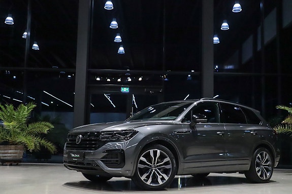 Volkswagen Touareg 2 of 5