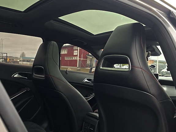 Mercedes-Benz GLA220 18 of 27