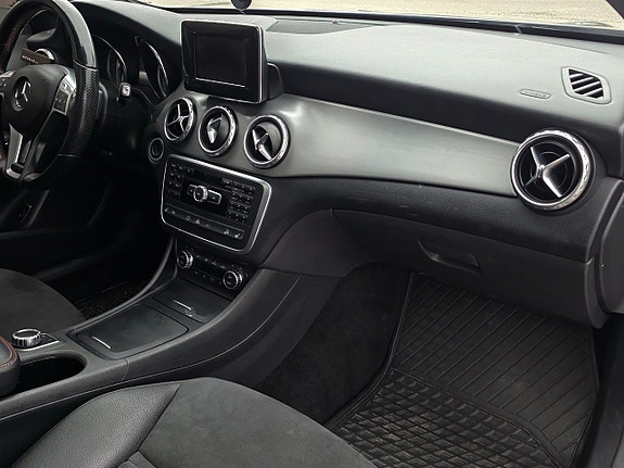 Mercedes-Benz GLA220 15 of 27