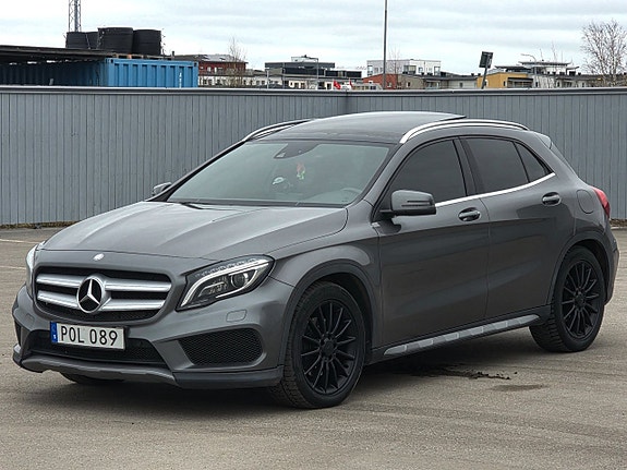 Mercedes-Benz GLA220 2 of 5