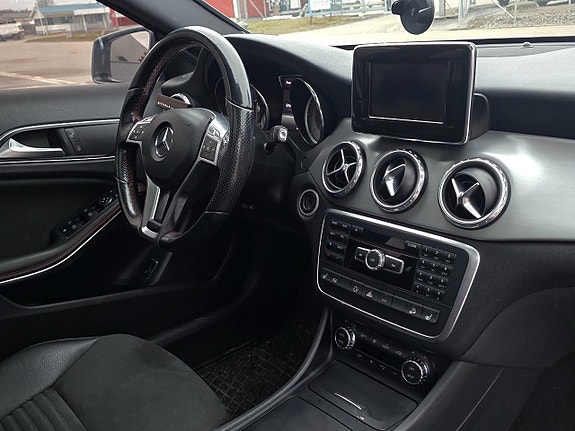 Mercedes-Benz GLA220 17 of 27