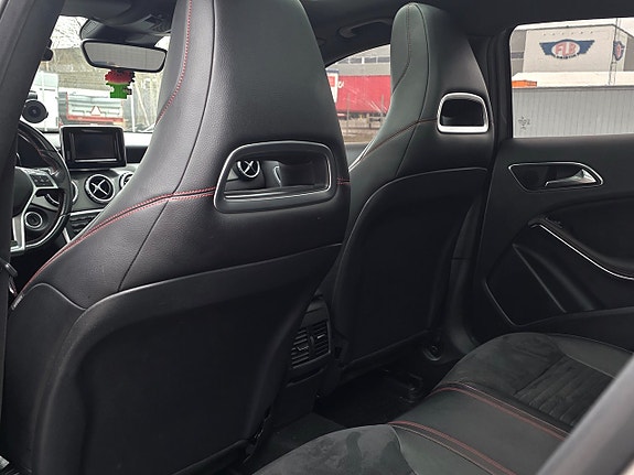 Mercedes-Benz GLA220 13 of 27