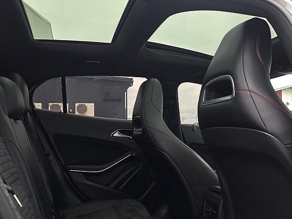 Mercedes-Benz GLA220 19 of 27